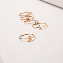 Carica l'immagine nel visualizzatore di Gallery, Anelli monogramma